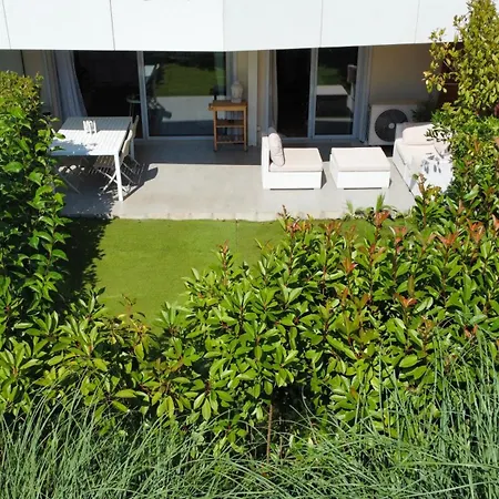 Avec Jardin Et Piscine Niza